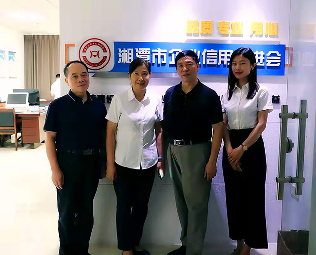 朱書記來(lái)潭考察1 朱書記來(lái)潭考察1